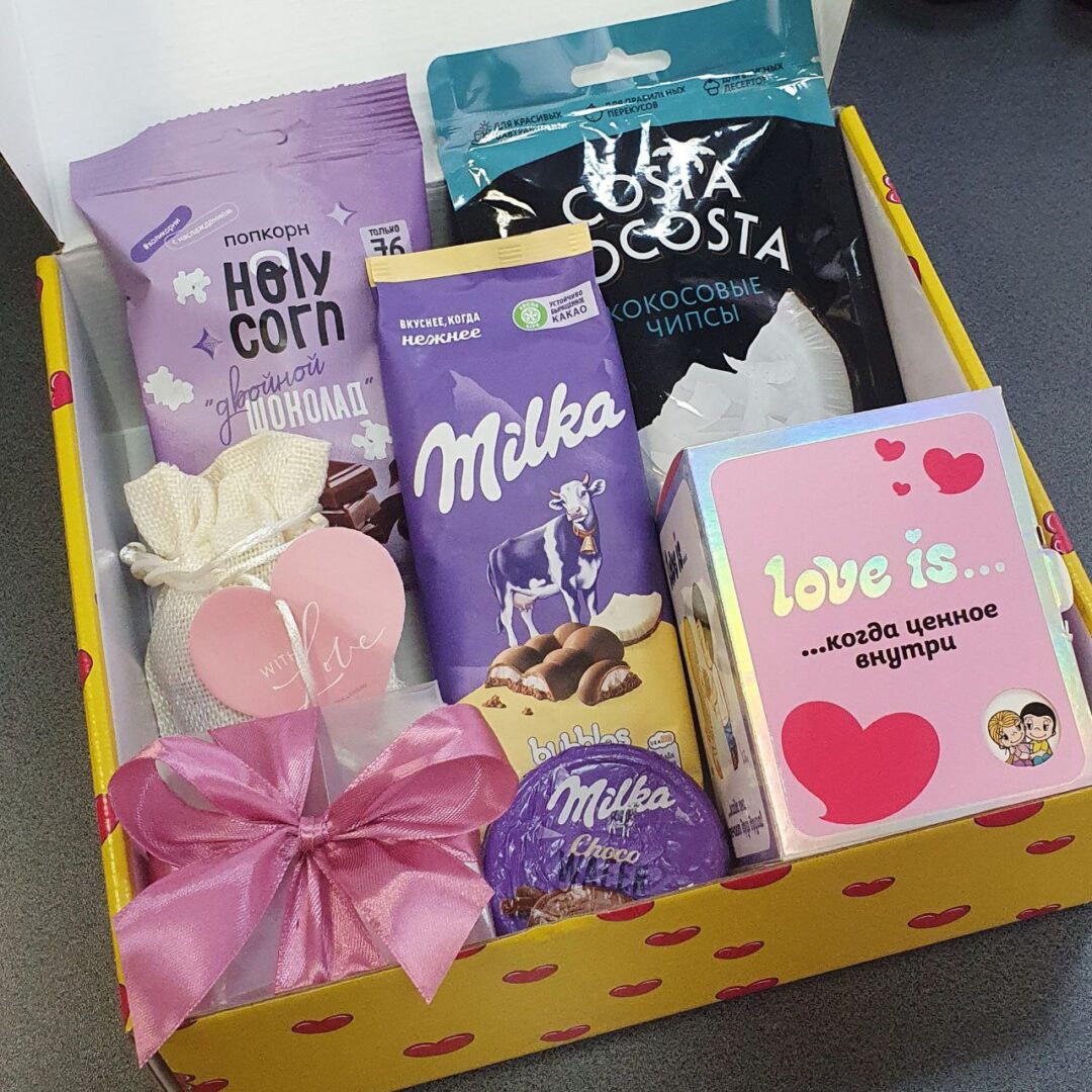Подарочный набор сладостей love is